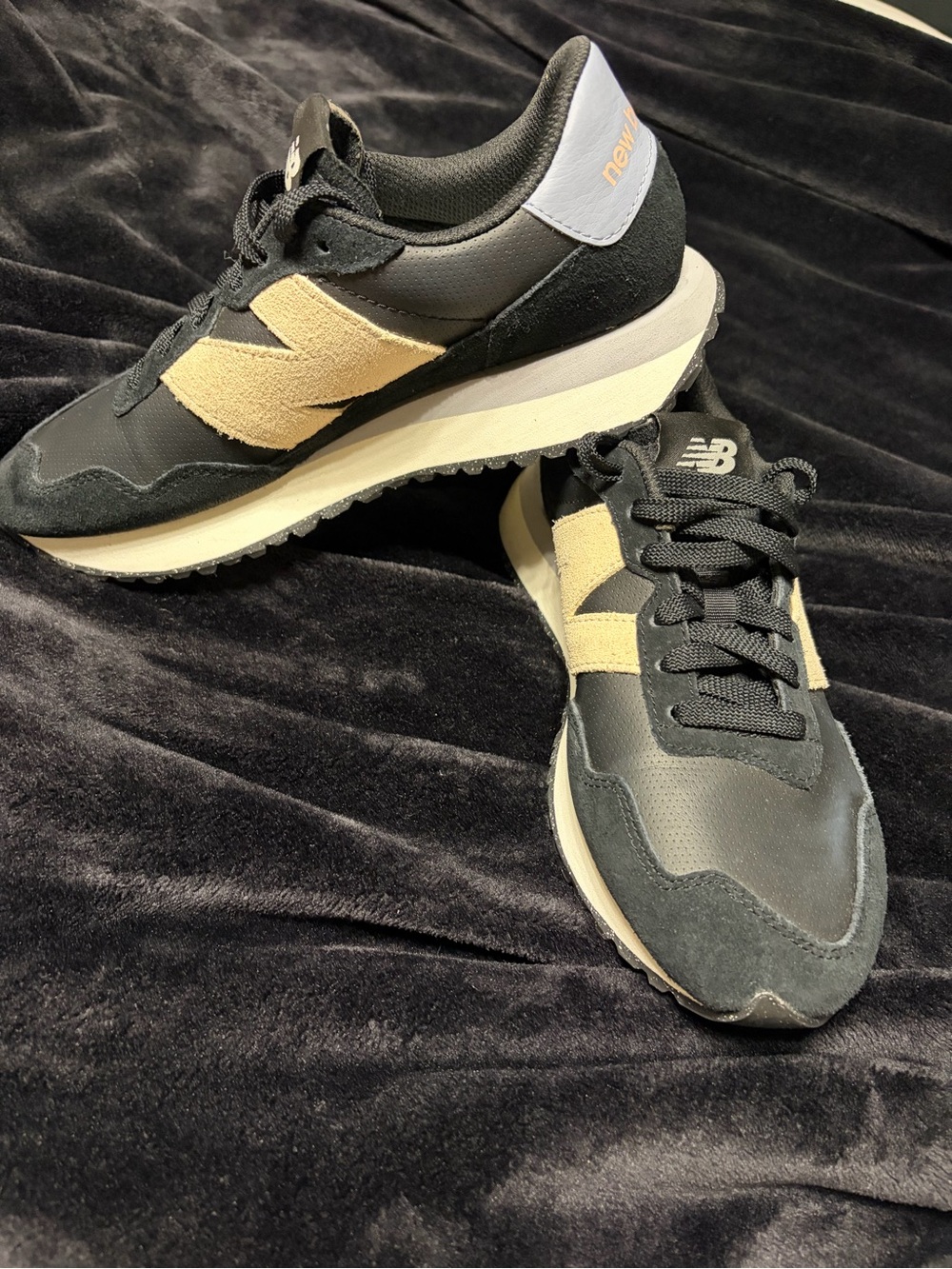 New Balance Men’s Black and Cream Retro Runner Sneakers